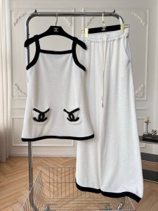 Женский костюм Chanel белый Женский костюм Chanel белый