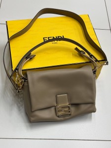 Женская сумка Fendi бежевая Женская сумка Fendi бежевая