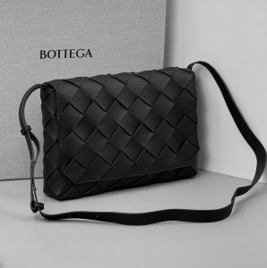Мужская сумка мессенджер Bottega Veneta Мужская сумка мессенджер Bottega Veneta
