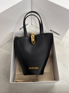 Женская сумка Jacquemus The Small Bambola черная Женская сумка Jacquemus The Small Bambola черная