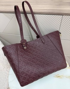 Женский шопер Louis Vuitton бордовая Женский шопер Louis Vuitton бордовая