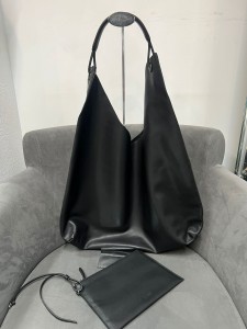 Женская сумка The Row черная Женская сумка The Row черная