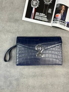 Барсетка Stefano Ricci из кожи крокодила Барсетка Stefano Ricci из кожи крокодила