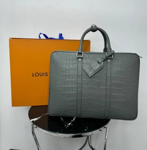 Мужской крокодиловый портфель Louis Vuitton Мужской крокодиловый портфель Louis Vuitton