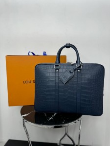 Мужской крокодиловый портфель Louis Vuitton Мужской крокодиловый портфель Louis Vuitton