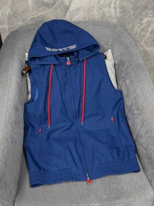 Мужская жилетка Kiton Мужская жилетка Kiton