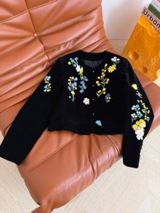 Женский пиджак Chanel Женский пиджак Chanel