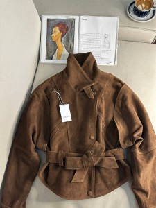 Женская замшевая куртка The Row Женская замшевая куртка The Row