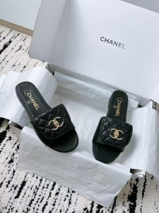 Женские шлепанцы Chanel Женские шлепанцы Chanel
