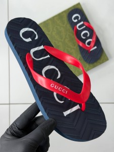 Мужские шлепанцы Gucci черные Мужские шлепанцы Gucci черные