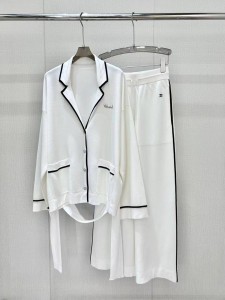 Женские костюм Chanel белый Женские костюм Chanel белый