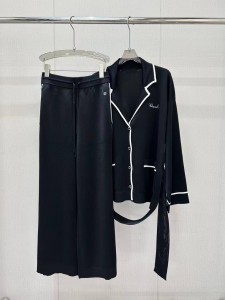 Женский костюм Chanel черный Женский костюм Chanel черный
