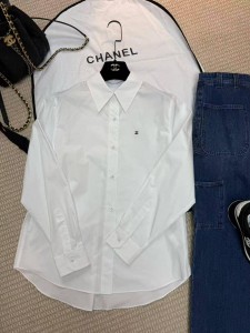 Женская рубашка Chanel белая Женская рубашка Chanel белая