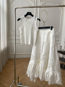 ЖЕНСКИЙ КОСТЮМ ERMANNO SCERVINO БЕЛЫЙ ЖЕНСКИЙ КОСТЮМ ERMANNO SCERVINO БЕЛЫЙ