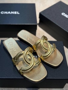 ЖЕНСКИЕ ШЛЕПАНЦЫ CHANEL ЗОЛОТИСТЫЕ ЖЕНСКИЕ ШЛЕПАНЦЫ CHANEL ЗОЛОТИСТЫЕ