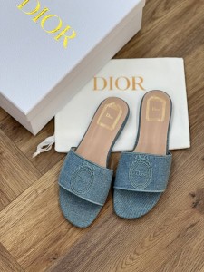 ЖЕНСКИЕ ДЖИНСОВЫЕ ШЛЕПАНЦЫ CHRISTIAN DIOR ЖЕНСКИЕ ДЖИНСОВЫЕ ШЛЕПАНЦЫ CHRISTIAN DIOR