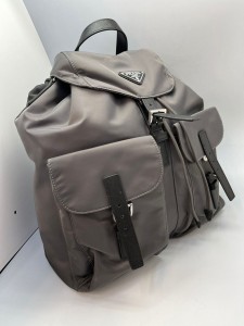 НЕЙЛОНОВЫЙ РЮКЗАК PRADA СЕРЫЙ НЕЙЛОНОВЫЙ РЮКЗАК PRADA СЕРЫЙ