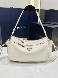ЖЕНСКАЯ СУМКА PRADA SMALL LEATHER BAG БЕЛАЯ ЖЕНСКАЯ СУМКА PRADA SMALL LEATHER BAG БЕЛАЯ