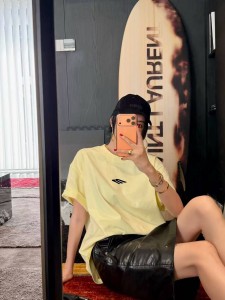 ЖЕНСКАЯ ФУТБОЛКА BALENCIAGA ЖЕЛТАЯ ЖЕНСКАЯ ФУТБОЛКА BALENCIAGA ЖЕЛТАЯ