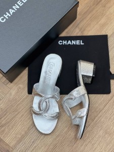ЖЕНСКИЕ КОЖАНЫЕ БОСОНОЖКИ CHANEL СЕРЕБРИСТЫЕ ЖЕНСКИЕ КОЖАНЫЕ БОСОНОЖКИ CHANEL СЕРЕБРИСТЫЕ