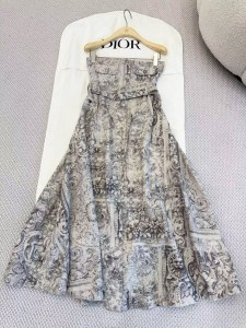 ЖЕНСКИЙ САРАФАН CHRISTIAN DIOR ЖЕНСКИЙ САРАФАН CHRISTIAN DIOR