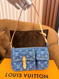 ЖЕНСКАЯ СУМКА LOUIS VUITTON POCHETTE ACCESSOIRE CARGO ЖЕНСКАЯ СУМКА LOUIS VUITTON POCHETTE ACCESSOIRE CARGO