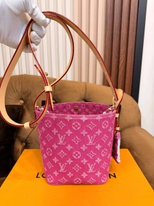 ЖЕНСКАЯ СУМКА LOUIS VUITTON ALL IN BB РОЗОВАЯ ЖЕНСКАЯ СУМКА LOUIS VUITTON ALL IN BB РОЗОВАЯ
