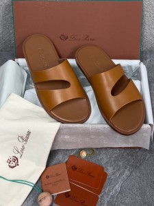 МУЖСКИЕ ШЛЕПАНЦЫ LORO PIANA КОРИЧНЕВЫЕ МУЖСКИЕ ШЛЕПАНЦЫ LORO PIANA КОРИЧНЕВЫЕ