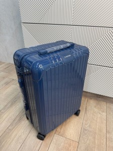 ЧЕМОДАН RIMOWA РУЧНАЯ КЛАДЬ СИНИЙ ЧЕМОДАН RIMOWA РУЧНАЯ КЛАДЬ СИНИЙ