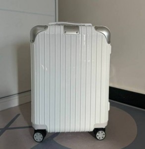 ЧЕМОДАН RIMOWA РУЧНАЯ КЛАДЬ БЕЛЫЙ ЧЕМОДАН RIMOWA РУЧНАЯ КЛАДЬ БЕЛЫЙ