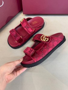 ЖЕНСКИЕ САНДАЛИИ GUCCI БОРДОВЫЕ ЖЕНСКИЕ САНДАЛИИ GUCCI БОРДОВЫЕ