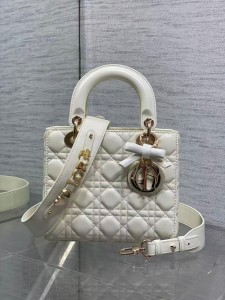 ЖЕНСКАЯ СУМКА LADY DIOR БЕЛАЯ ЖЕНСКАЯ СУМКА LADY DIOR БЕЛАЯ