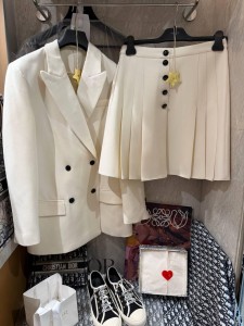 ЖЕНСКИЙ КОСТЮМ CHRISTIAN DIOR БЕЛЫЙ ЖЕНСКИЙ КОСТЮМ CHRISTIAN DIOR БЕЛЫЙ