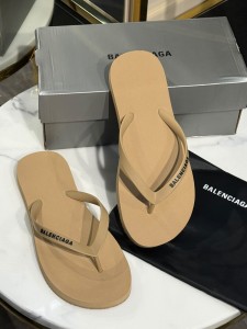 ЖЕНСКИЕ ШЛЕПАНЦЫ BALENCIAGA БЕЖЕВЫЕ ЖЕНСКИЕ ШЛЕПАНЦЫ BALENCIAGA БЕЖЕВЫЕ