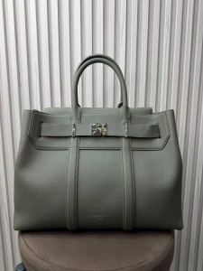 МУЖСКАЯ СУМКА LOUIS VUITTON ХАКИ МУЖСКАЯ СУМКА LOUIS VUITTON ХАКИ