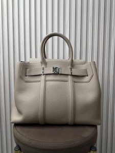МУЖСКАЯ СУМКА LOUIS VUITTON БЕЖЕВАЯ МУЖСКАЯ СУМКА LOUIS VUITTON БЕЖЕВАЯ