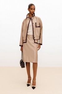 ЖЕНСКИЙ КОЖАНЫЙ КОСТЮМ CHANEL БЕЖЕВЫЙ ЖЕНСКИЙ КОЖАНЫЙ КОСТЮМ CHANEL БЕЖЕВЫЙ