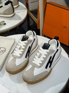 ЖЕНСКИЕ КРОССОВКИ HERMES ЖЕНСКИЕ КРОССОВКИ HERMES