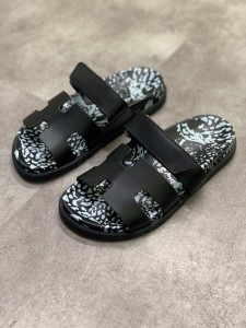 ЖЕНСКИЕ ШИПРЫ HERMES ЧЕРНЫЕ ЖЕНСКИЕ ШИПРЫ HERMES ЧЕРНЫЕ