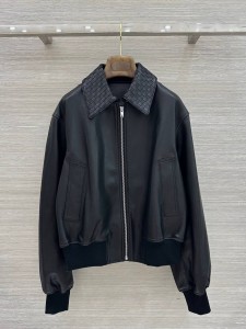ЖЕНСКАЯ КУРТКА БОБМЕР BOTTEGA VENETA ЧЕРНАЯ ЖЕНСКАЯ КУРТКА БОБМЕР BOTTEGA VENETA ЧЕРНАЯ