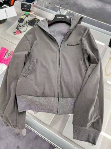 ЖЕНСКИЙ БОМБЕР BALENCIAGA СЕРЫЙ ЖЕНСКИЙ БОМБЕР BALENCIAGA СЕРЫЙ