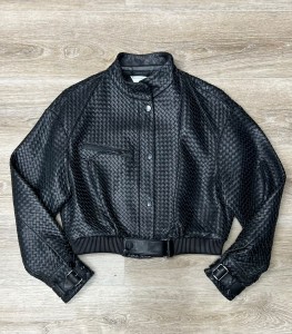ЖЕНСКАЯ КОЖАНАЯ КУРТКА BOTTEGA VENETA ЧЕРНАЯ ЖЕНСКАЯ КОЖАНАЯ КУРТКА BOTTEGA VENETA ЧЕРНАЯ