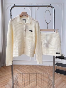 ЖЕНСКИЙ КОСТЮМ MIU MIU БЕЛЫЙ ЖЕНСКИЙ КОСТЮМ MIU MIU БЕЛЫЙ