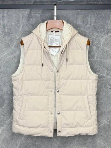 МУЖСКАЯ ЖИЛЕТКА BRUNELLO CUCINELLI МОЛОЧНАЯ МУЖСКАЯ ЖИЛЕТКА BRUNELLO CUCINELLI МОЛОЧНАЯ
