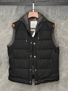 МУЖСКАЯ ЖИЛЕТКА BRUNELLO CUCINELLI ЧЕРНАЯ МУЖСКАЯ ЖИЛЕТКА BRUNELLO CUCINELLI ЧЕРНАЯ
