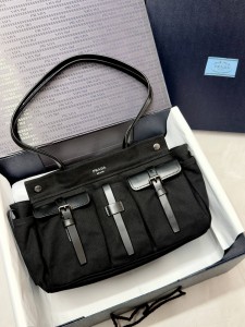 ЖЕНСКАЯ ТЕКСТИЛЬНАЯ СУМКА PRADA ЧЕРНАЯ ЖЕНСКАЯ ТЕКСТИЛЬНАЯ СУМКА PRADA ЧЕРНАЯ