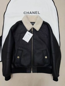 ЖЕНСКАЯ ДУБЛЕНКА CHANEL ЧЕРНАЯ ЖЕНСКАЯ ДУБЛЕНКА CHANEL ЧЕРНАЯ