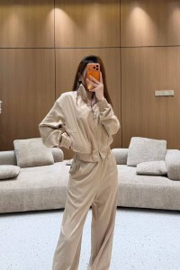 ЖЕНСКИЙ КОСТЮМ CHANEL БЕЛЫЙ ЖЕНСКИЙ КОСТЮМ CHANEL БЕЛЫЙ
