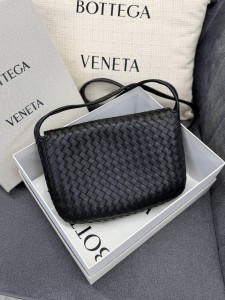 МУЖСКАЯ КОЖАНАЯ СУМКА BOTTEGA VENETA ЧЕРНАЯ МУЖСКАЯ КОЖАНАЯ СУМКА BOTTEGA VENETA ЧЕРНАЯ