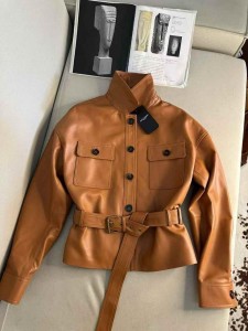 ЖЕНСКАЯ КОЖАНАЯ КУРТКА SAINT LAURENT КРЕМОВАЯ ЖЕНСКАЯ КОЖАНАЯ КУРТКА SAINT LAURENT КРЕМОВАЯ